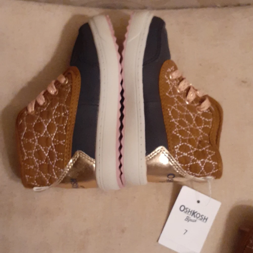 OSHKOSH B'GOSH SHOES NWT 7 or 8